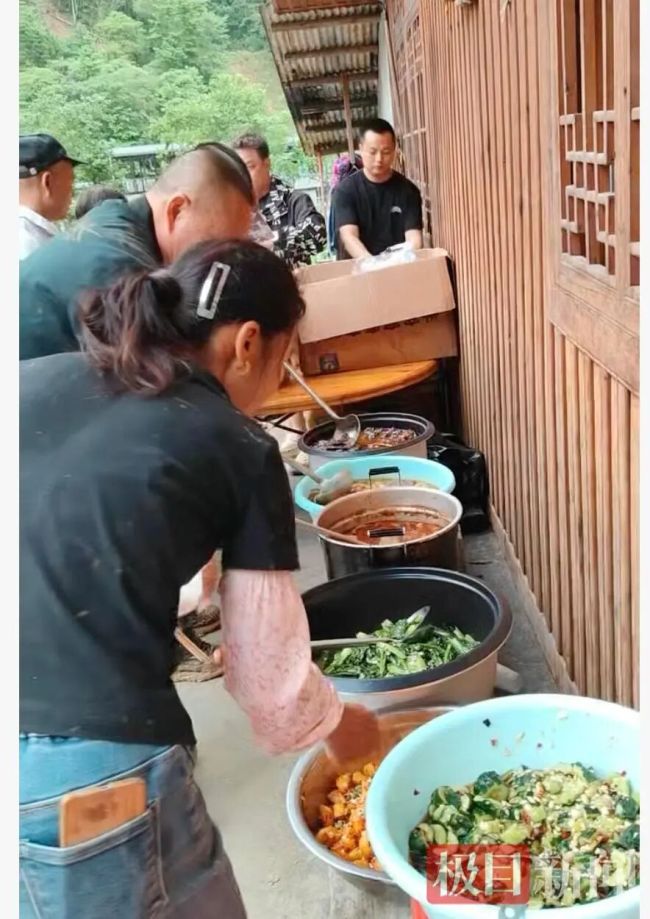 记者五进白水河村：运物资骡马队下岗