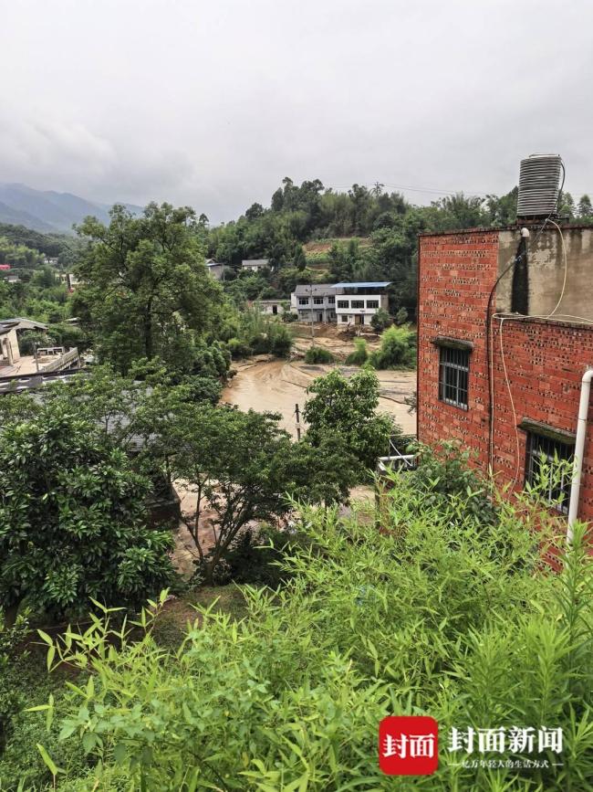 多位村民洪流中救落水者細節(jié)曝光 暴雨夜生死救援