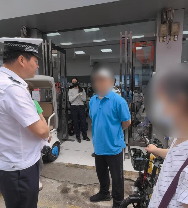 老頭樂(lè)"能賣為何卻不能上路：安全隱患引關(guān)注