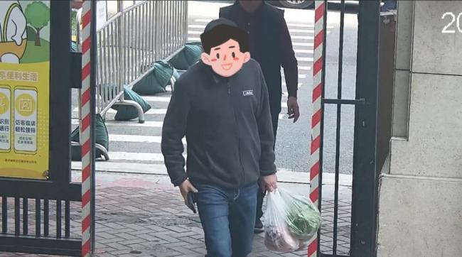 男子买包子付2万多老板守店20天退款 诚信经营暖人心