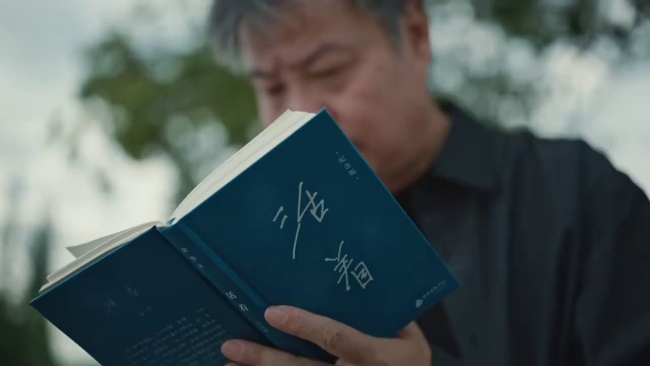 余华“草台班子”论调引发网友热议 勇气与自嘲共舞
