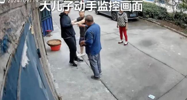 男子結(jié)婚22年發(fā)現(xiàn)倆孩子非親生 真相震驚全網(wǎng)