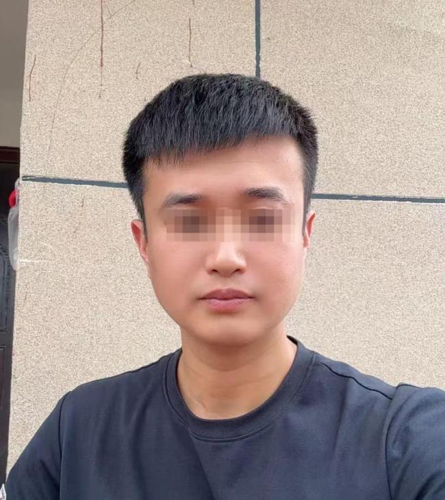 父親當(dāng)街踹女兒 路過男子制止被起訴 正義之舉惹爭議