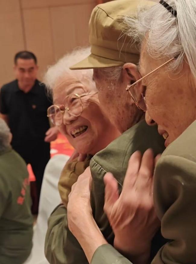 20位志愿军女兵北京重逢