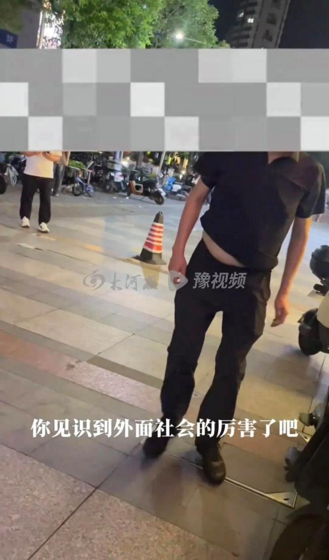 女生走夜路遭醉酒男子凝视辱骂