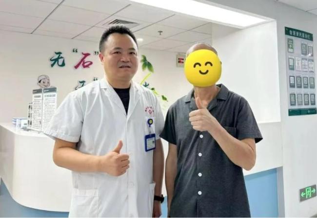 医生为癌症男子做了“新膀胱” 告别终身挂袋重获尊严