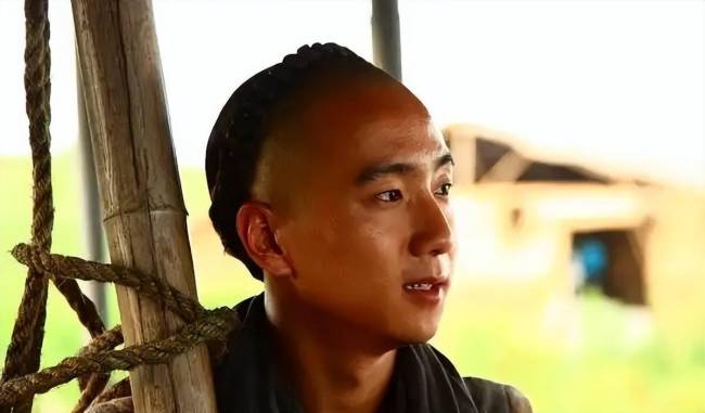演员于笑白血病康复 向医生女友求婚 真爱见证感动时刻