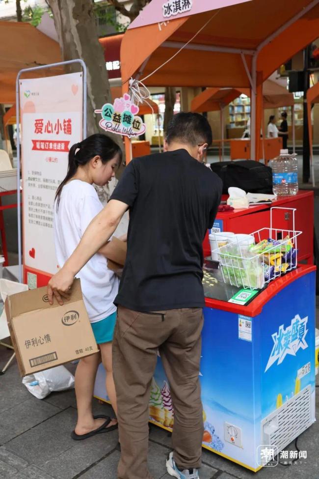 妈妈摆摊带女儿冲刺高考：均患罕见病 母女俩的希望之光