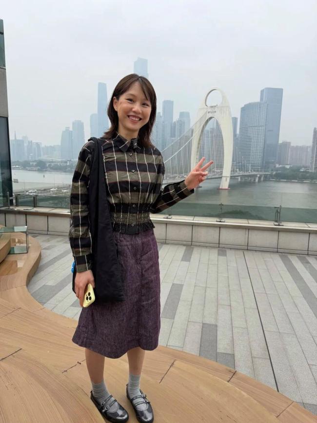 硕士从事纹眉1年最高月入10万 清华高材生转行引热议