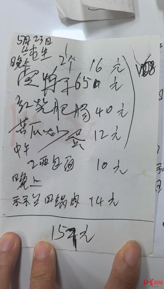男子半年欠7000元餐费拉黑老板娘 赊账不还引发热议