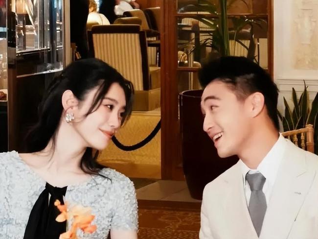 奚梦瑶婚礼欢迎晚宴好隆重，佩戴珠宝总重量超100克，预估总价值近4900万 七年爱情终圆满