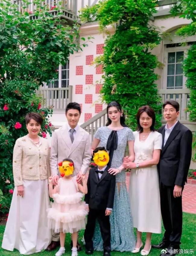 奚梦瑶何猷君今日大婚 晚宴照片曝光 温馨家庭合影
