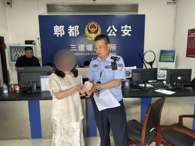 物業(yè)打掃衛(wèi)生垃圾袋里有4萬現(xiàn)金 住戶女兒誤扔
