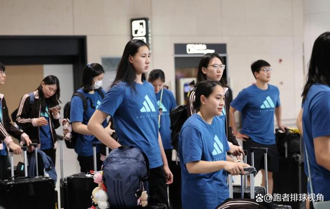 中国女排新球衣亮相 备战南京站比赛