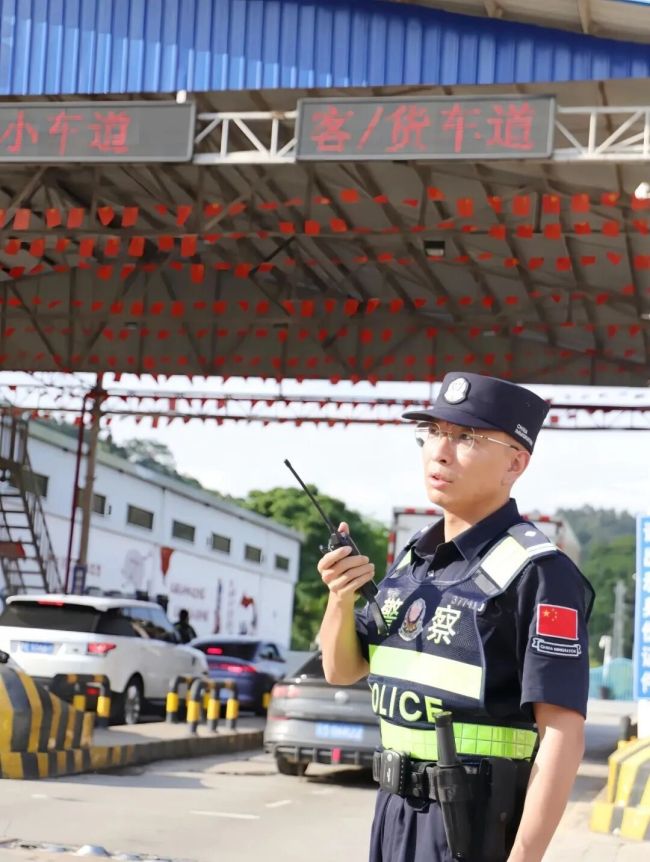 民警累計(jì)繳毒2.6噸 韌帶斷裂仍抓捕 邊境“硬漢”李秉徽