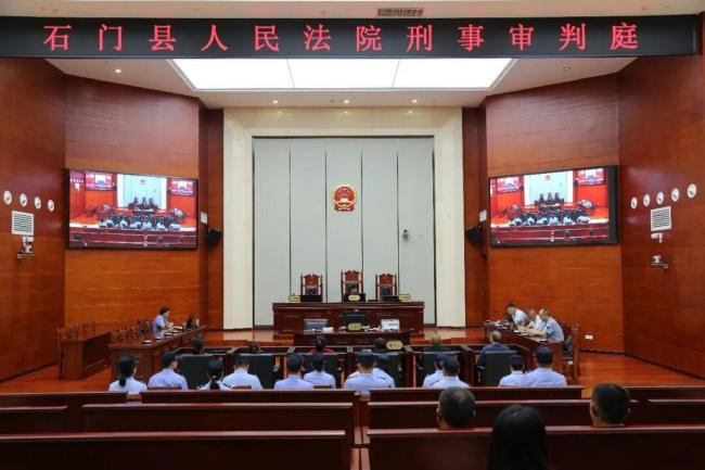 6人联手侵占上市公司400万元鸡蛋获刑