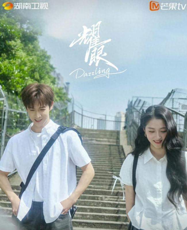 关晓彤李昀锐雪柜吻出圈 纰漏张力引爆全网