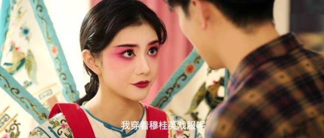 劉紅兵強(qiáng)迫秦娥穿著戲服時(shí)和他親熱 戲服下的痛苦與決裂