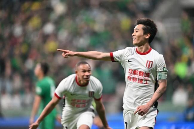 责任催生成长、突破多年瓶颈!蓉城队长,韦世豪的“最佳状态” 从桀骜天才到团队领袖