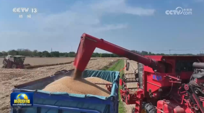 科技赋能夏收夏种 助力粮食稳产丰收 智慧农机显身手