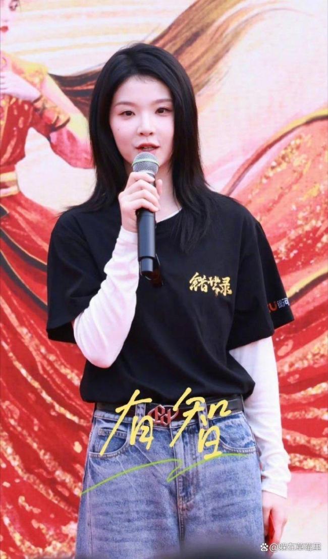 张淼怡错世录造型 灵动清甜获赞