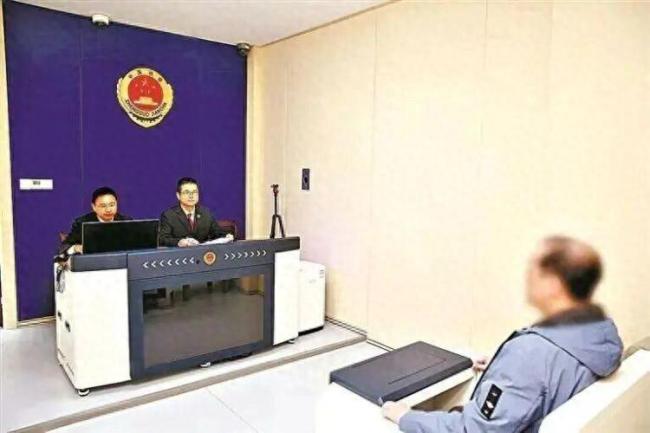 男子盗窃女友财物获刑