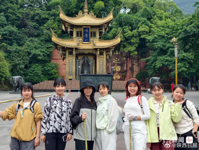 女子就醫(yī)途中暈倒護(hù)士火速施救 白衣天使展現(xiàn)醫(yī)者本能