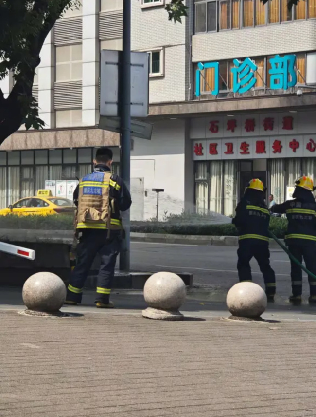 男子聞到異味發(fā)現(xiàn)燃?xì)庑孤?敏銳判斷獲網(wǎng)友點(diǎn)贊