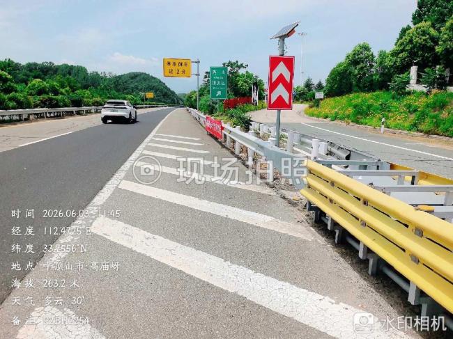 摊贩挥舞水瓢“魔性”揽客？当地回应 未发现摆摊现象