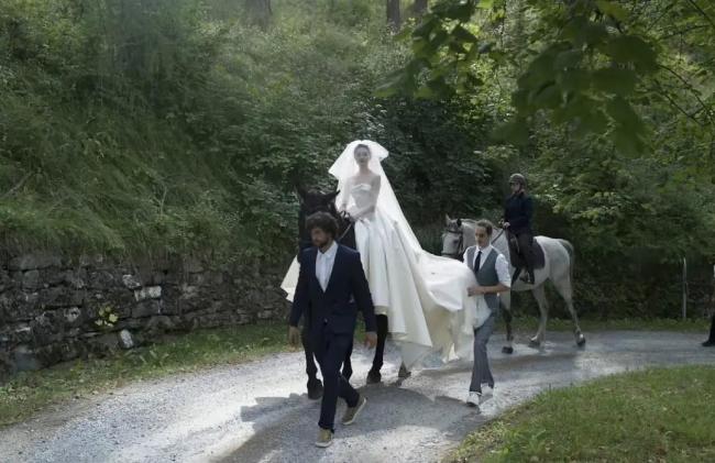 奚梦瑶晚晚婚礼审美 氛围感对决