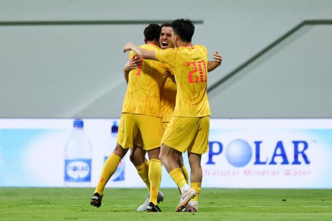 中国男足2-1新加坡 客场胜利延续不败纪录
