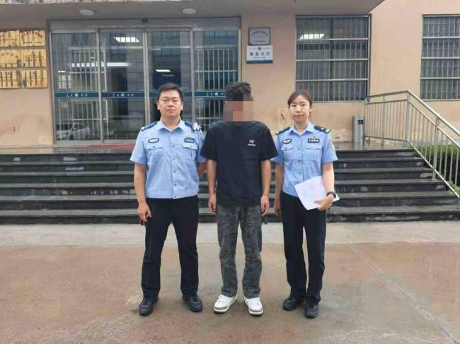 借酒吧搭訕“蹲點(diǎn)尋寶” 男子被抓獲 騙取財(cái)物落網(wǎng)