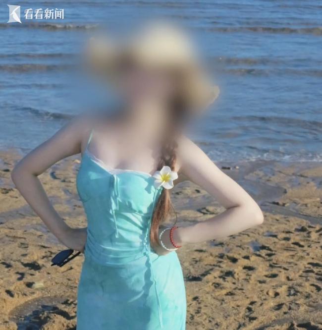 被害女孩母亲收拾孩子遗物泣不成声 前男友入室行凶悲剧