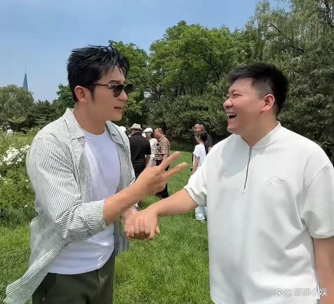 曝“大黑?！崩畛棵妹媒Y(jié)婚 低調(diào)婚禮引關(guān)注