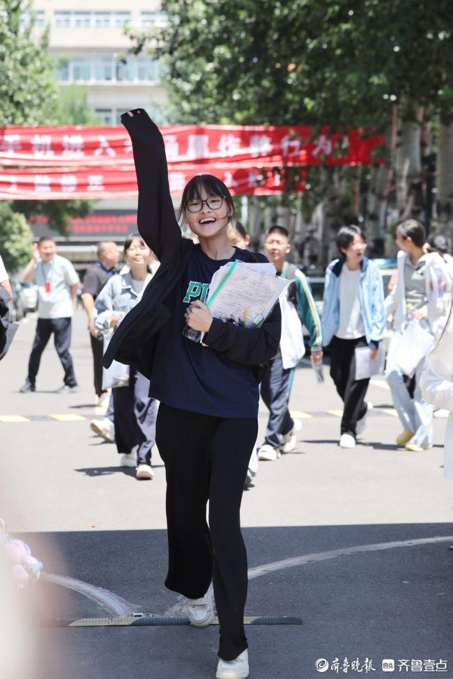 首考收官考生自信出考場(chǎng)