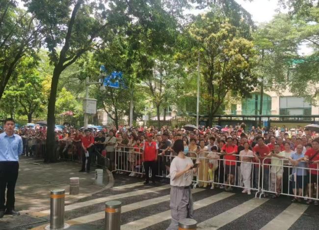 广东家长真的不陪考吗 教育方式差异引发热议