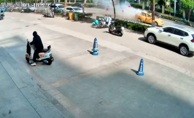“油改气”车辆行驶中突发爆炸