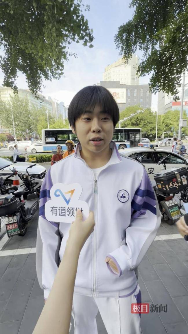 人大附中考點考生:希望還能遇見李華 與“老朋友”告別