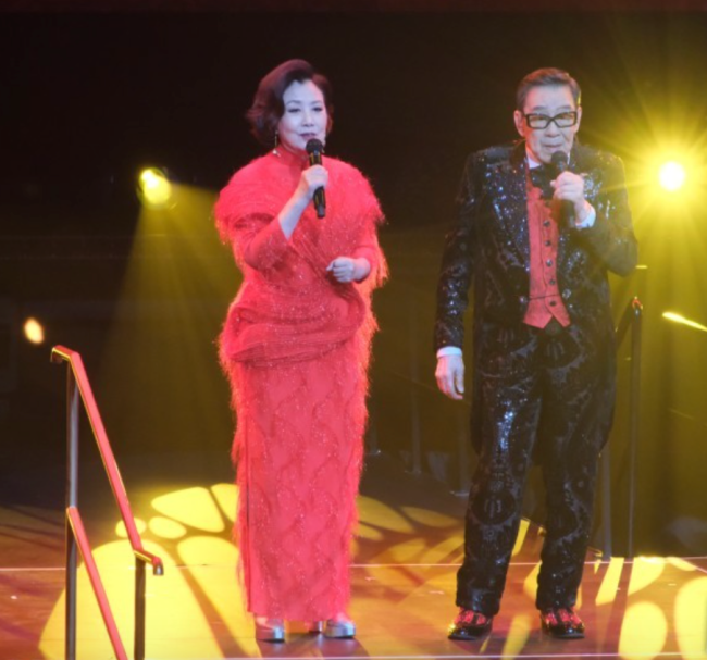 94岁胡枫开演唱会半个娱乐圈都到了 创全球最年长纪录