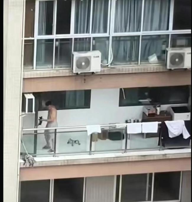 “山姆打包哥”被曝伪装领养虐杀动物 全网震怒警方介入