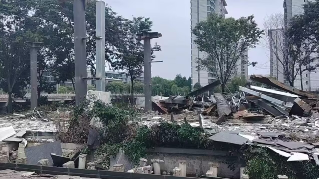 赌徒输光后卖了别人售楼部还上门强拆