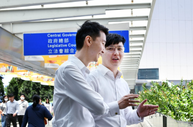 香港宣布公務(wù)員加薪 提振士氣與財(cái)政審慎并重