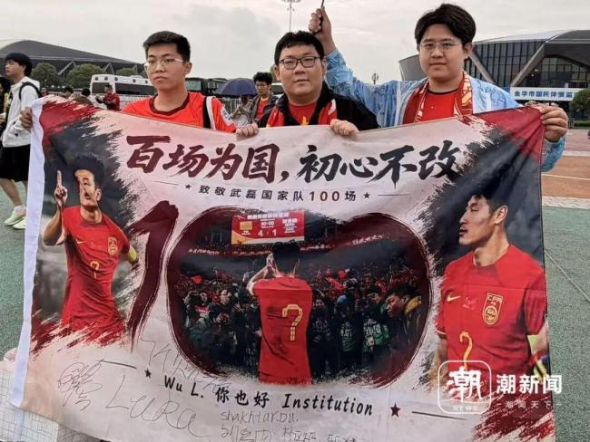 国足狂轰24脚射门无果 闷平泰国队 武磊百场纪念成亮点