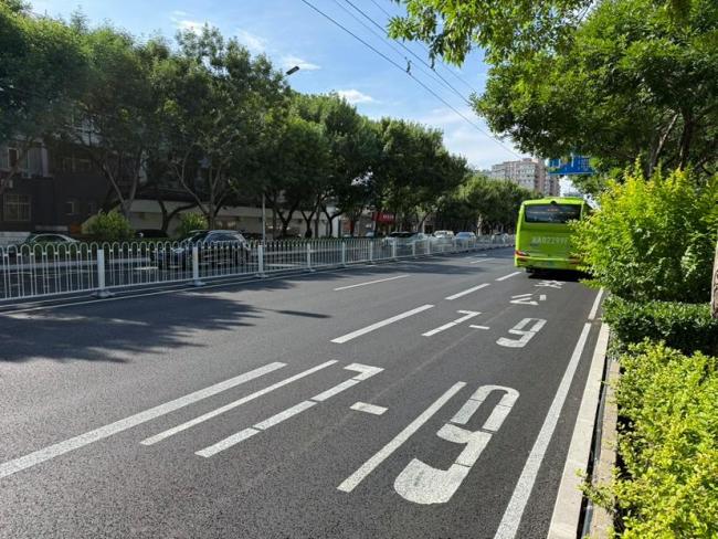 多地公交專用道“黃線”變“白線” 新國標(biāo)上線引發(fā)關(guān)注