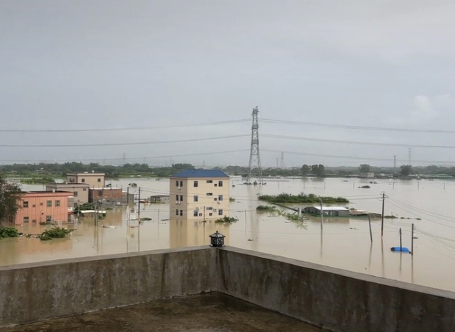 汕尾一乡镇暴雨后遇洪水有村民被困