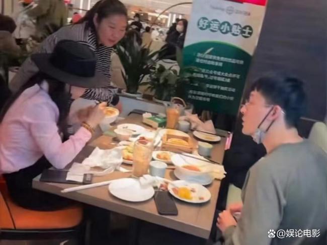 吴倩说和张雨剑现在关系还算融洽 为女儿共同出游