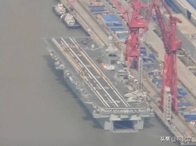 专家：076的甲板划线把底牌全掀了 电磁弹射首秀引关注