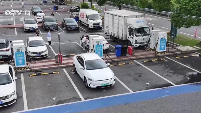 为何雨天隧道出入口事故频发 光线骤变与水膜影响安全