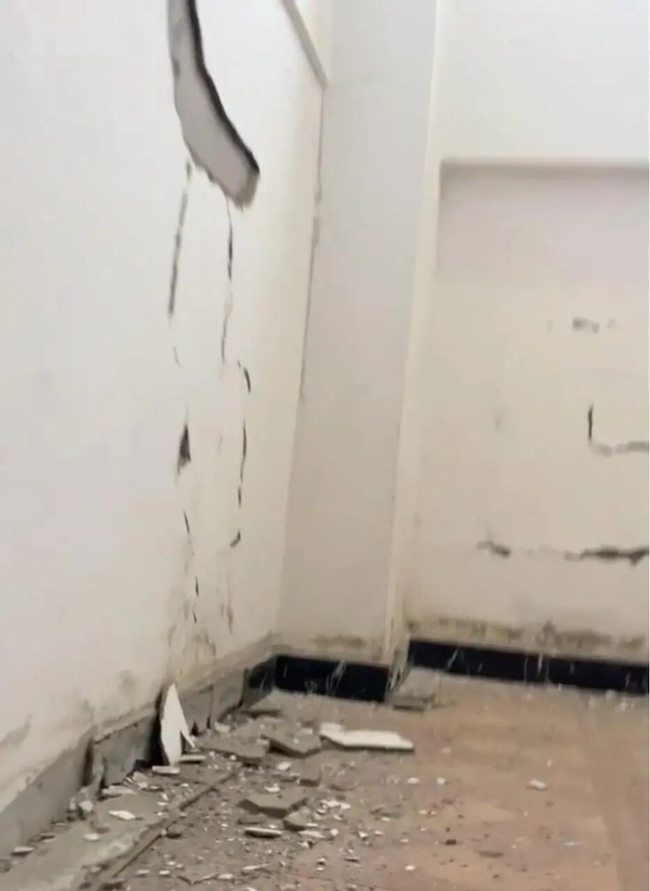 游客称地震后酒店内墙已严重开裂 亲历者讲述惊魂时刻