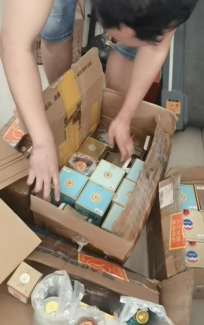 警方跨省查假五粮液扣走159瓶茅台酒 案件疑点重重待解